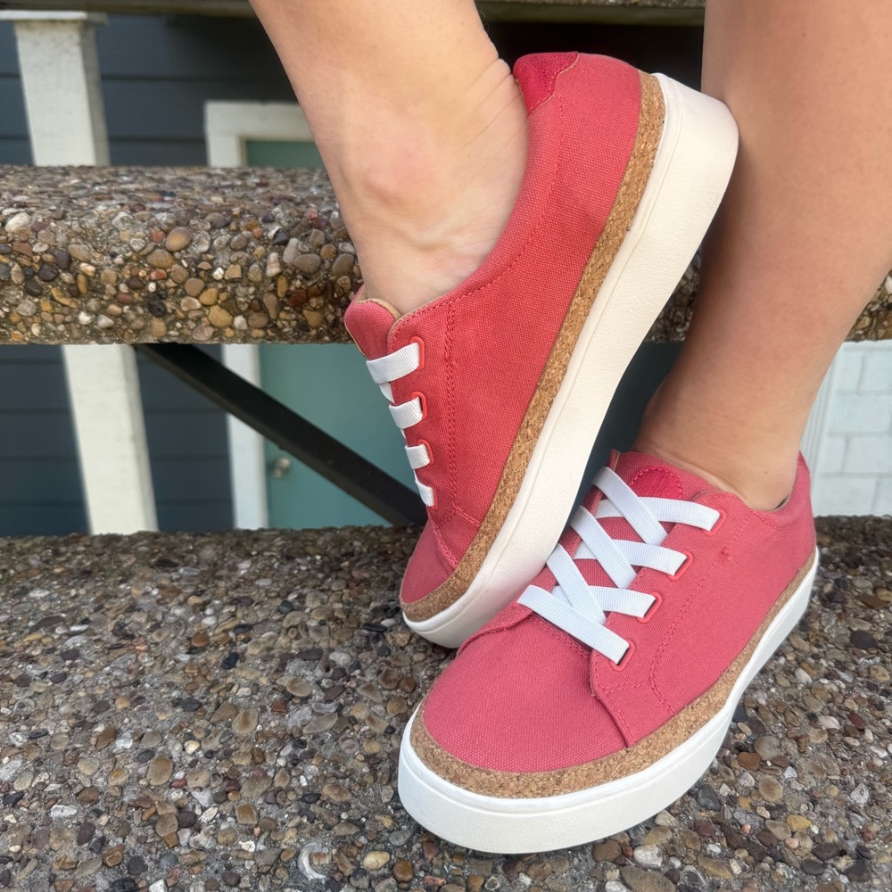 NWT REVITALIGN Orange/red and White Flats for Everyday Comfort